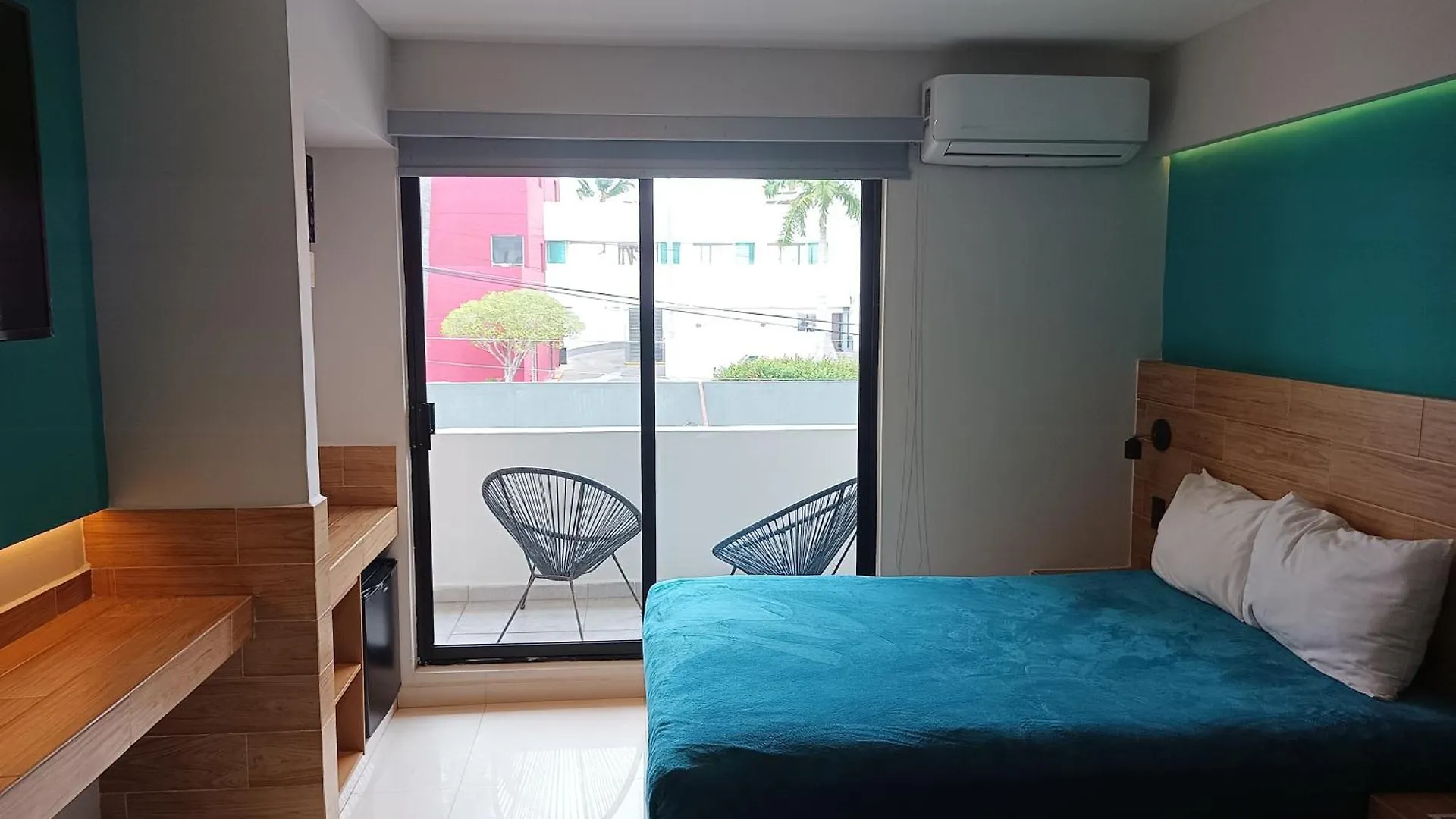 **  Hotel Kavia מזטלן מקסיקו