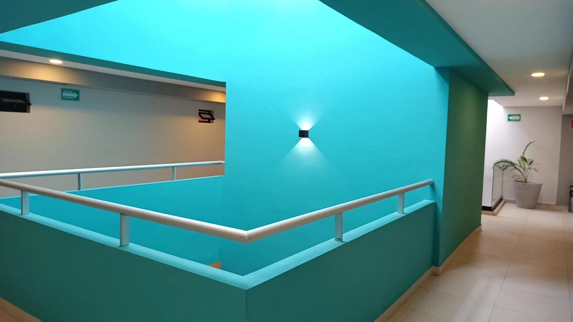 **  Hotel Kavia מזטלן מקסיקו