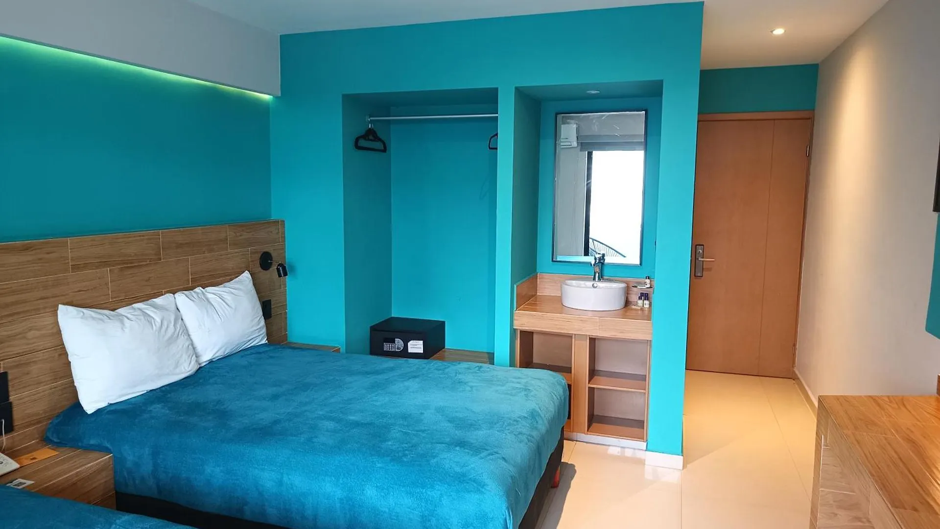 Hotel Kavia מזטלן 2*,  מקסיקו