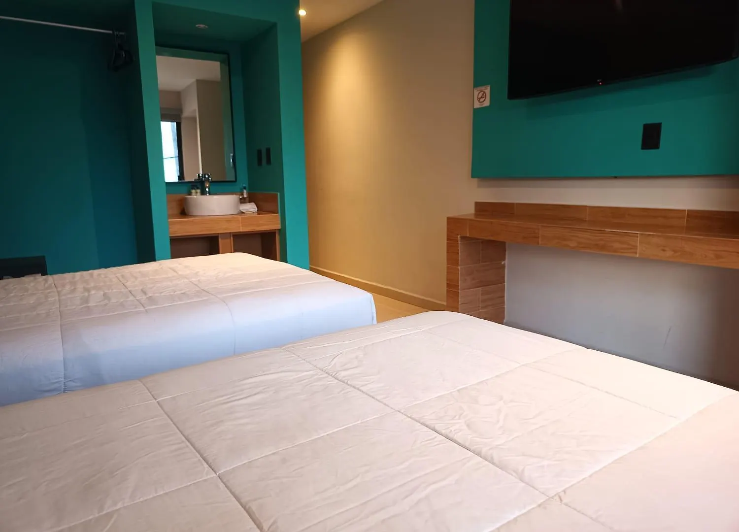 **  Hotel Kavia מזטלן מקסיקו